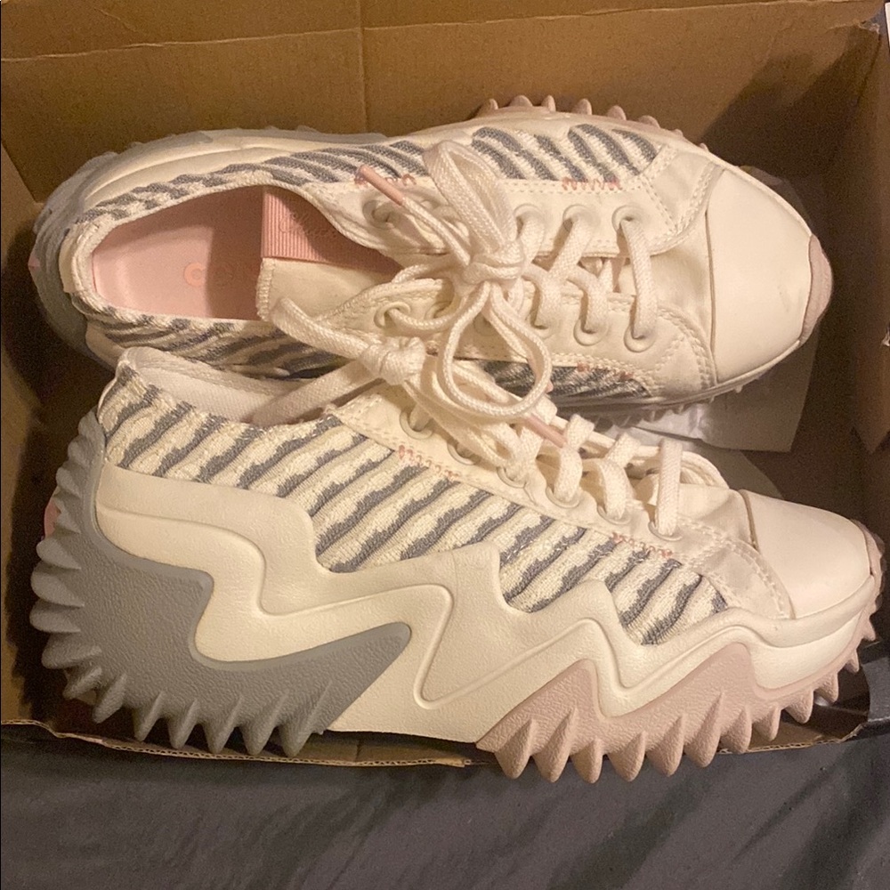 Converse Cream and Gray Wave Sneakers
